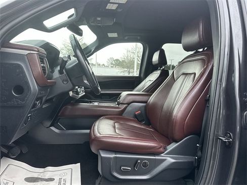 Used 2024 Ford Expedition Limited image 12