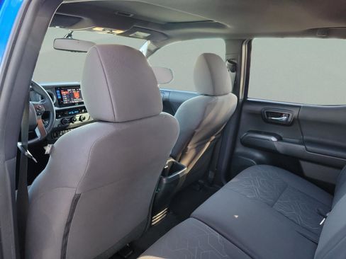 Used 2017 Toyota Tacoma SR5 image 19