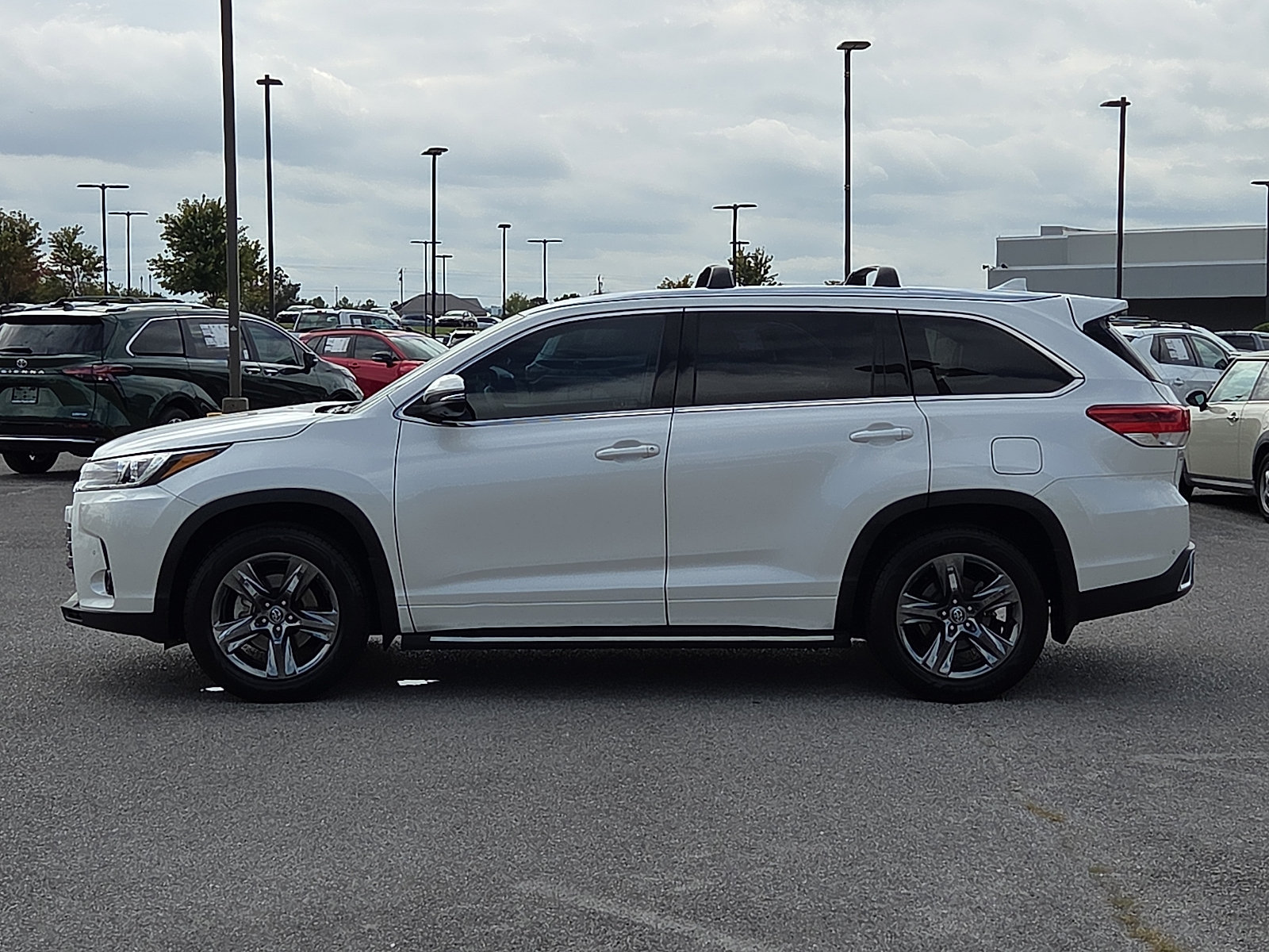 Used 2018 Toyota Highlander Limited Platinum AWD/4WD image 3