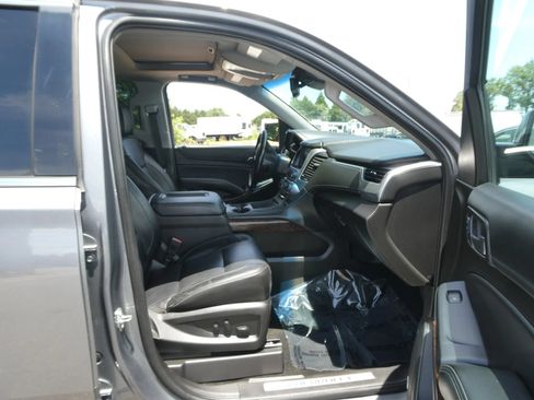 Used 2018 Chevrolet Tahoe LT w/ Luxury Package RWD image 27