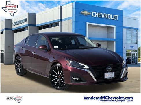 Used 2024 Nissan Altima 2.5 SL image 1