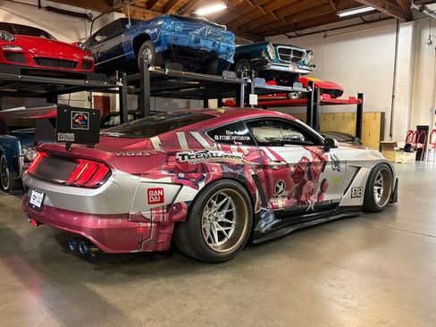 Used 2016 Ford Mustang Coupe RWD image 2