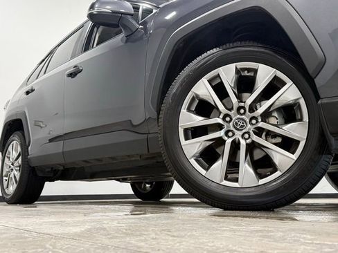 Used 2020 Toyota RAV4 XLE Premium image 3