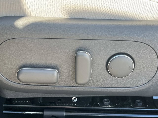 Certified 2025 Hyundai Kona SEL FWD image 25