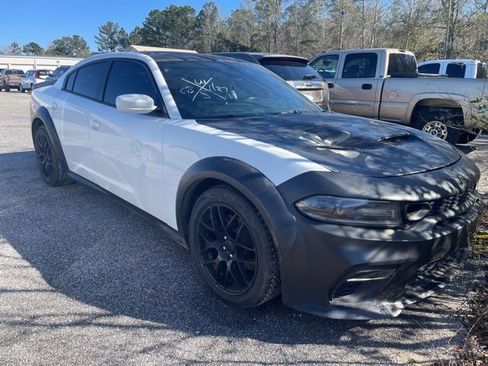 Used 2017 Dodge Charger SXT image 11