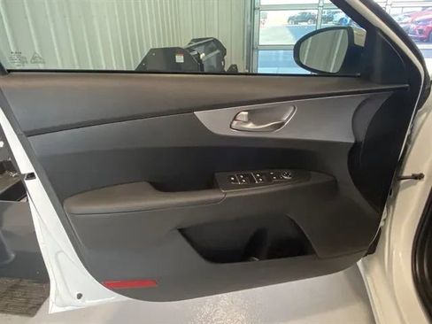 Used 2022 Kia Forte LXS image 6