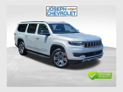 Used 2024 Jeep Wagoneer L Series II w/ Flexible Seating Group AWD/4WD image 1