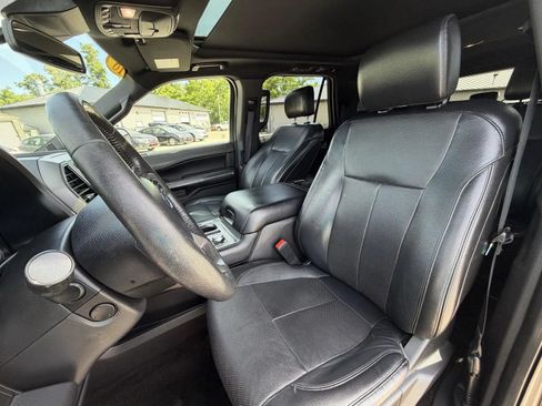Used 2018 Ford Expedition Max XLT w/ Equipment Group 202A AWD/4WD image 13