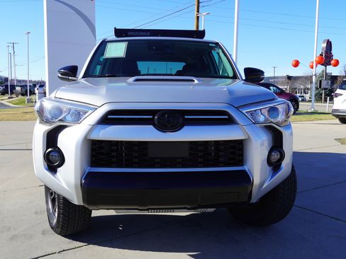 Certified 2021 Toyota 4Runner Venture image 3