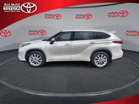 Used 2022 Toyota Highlander Limited AWD/4WD image 5