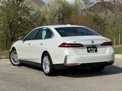 Certified 2024 BMW 530i xDrive AWD/4WD image 4