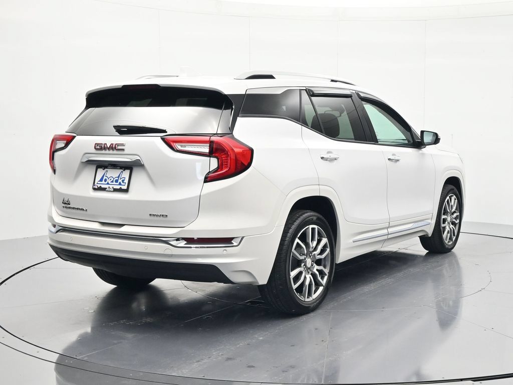 Used 2024 GMC Terrain Denali w/ Denali Premium Package AWD/4WD image 5