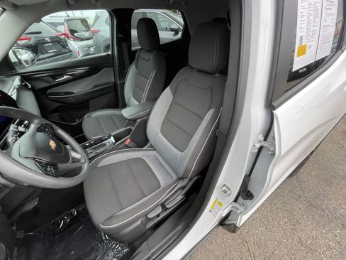 Used 2025 Chevrolet TrailBlazer LT image 37