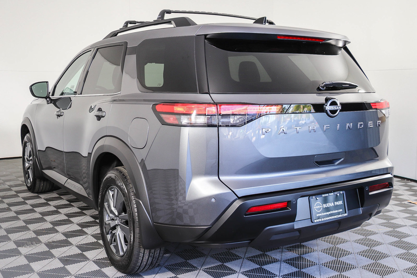 Used 2025 Nissan Pathfinder Platinum w/ Cargo Package FWD image 6