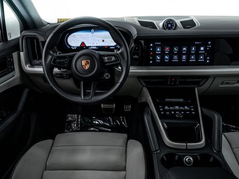 Certified 2025 Porsche Cayenne S AWD/4WD image 13