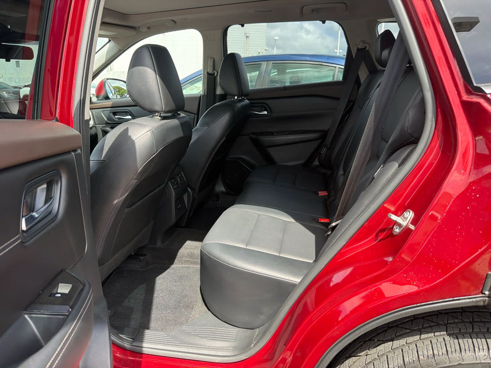 Used 2022 Nissan Rogue SV w/ SV Premium Package FWD image 9