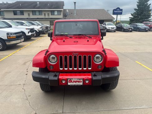Used 2017 Jeep Wrangler Unlimited Sahara w/ Connectivity Group AWD/4WD image 8