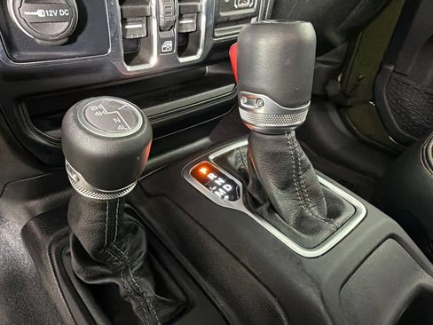 Used 2024 Jeep Wrangler Unlimited Sahara AWD/4WD image 32