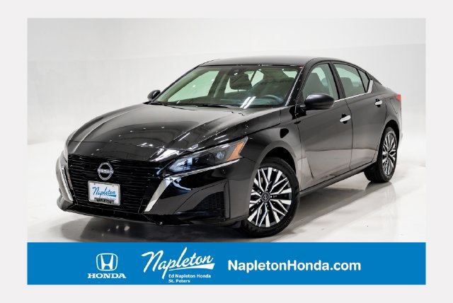 Used 2025 Nissan Altima 2.5 SV AWD/4WD image 1