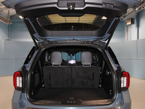 Used 2025 Ford Explorer ST-Line AWD/4WD image 40