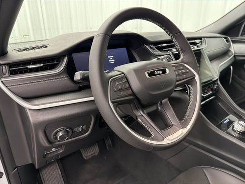 New 2025 Jeep Grand Cherokee L Altitude AWD/4WD image 17