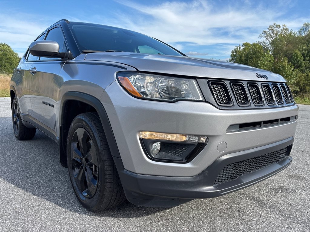 Used 2018 Jeep Compass Latitude w/ Popular Equipment Group FWD image 7