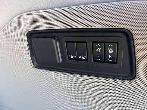 Certified 2023 Cadillac Escalade Sport Platinum image 8