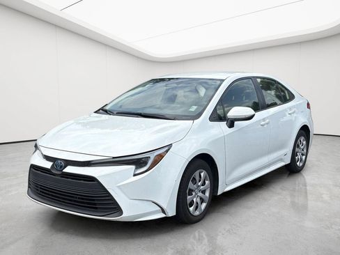 Used 2023 Toyota Corolla LE AWD/4WD image 3