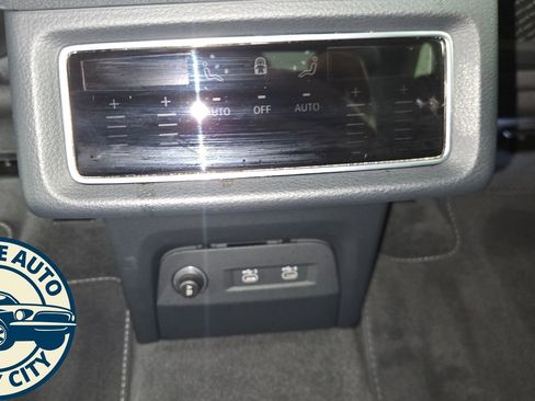 Used 2021 Audi e-tron Premium image 31