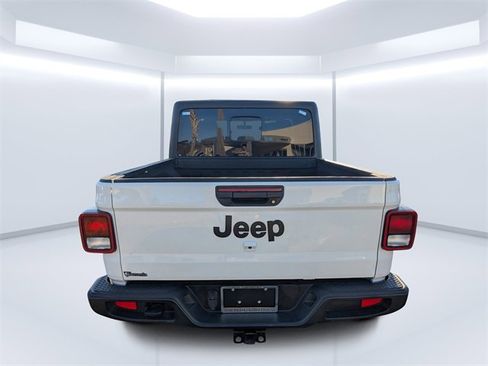 Used 2022 Jeep Gladiator Sport image 4