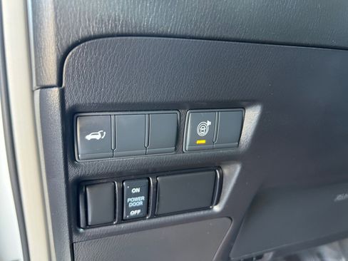 Used 2022 Nissan Armada SL w/ Captain's Chairs Package image 21