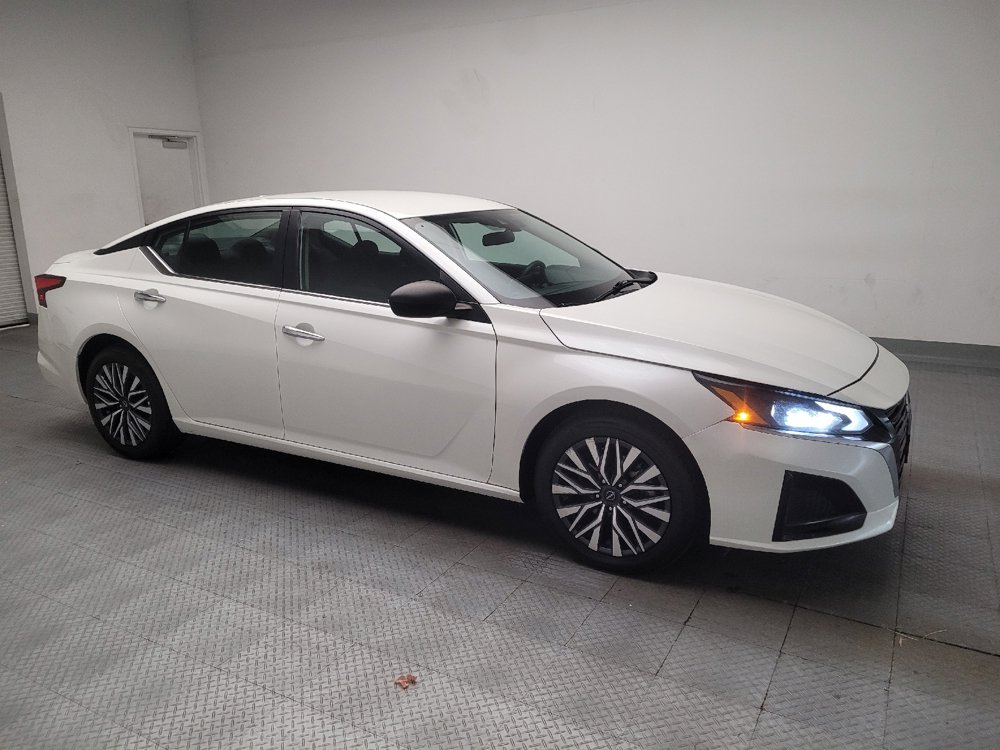 Used 2024 Nissan Altima 2.5 SV FWD image 11