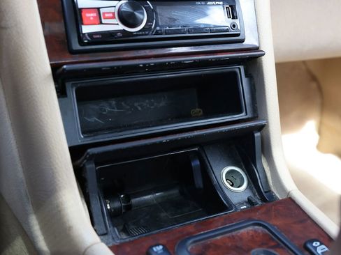 Used 2000 Mercedes-Benz E 320 4MATIC Sedan image 31