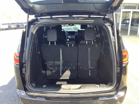 New 2026 Chrysler Pacifica Select image 6