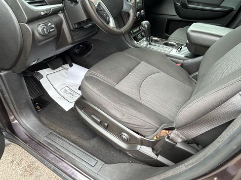 Used 2015 Chevrolet Traverse LT w/ Style and Technology Package FWD image 10