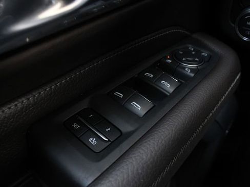 Used 2024 GMC Yukon Denali w/ Advanced Technology Package AWD/4WD image 8