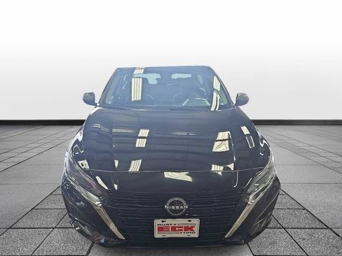 Used 2025 Nissan Altima 2.5 SV FWD image 2