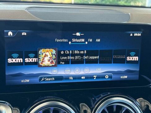 Used 2025 Mercedes-Benz GLB 250 4MATIC image 21