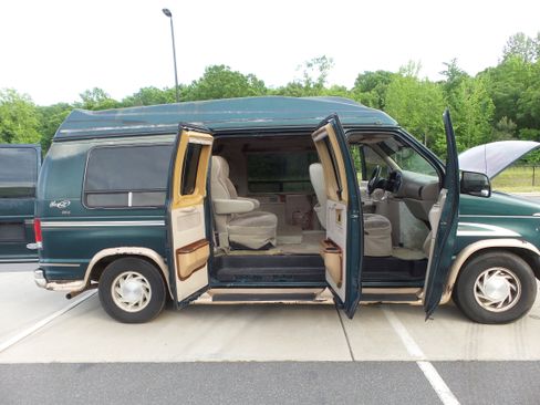 Used 2000 Ford E-150 and Econoline 150 RWD image 61