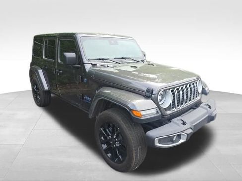 Used 2025 Jeep Wrangler Unlimited Sahara w/ Safety Group AWD/4WD image 4