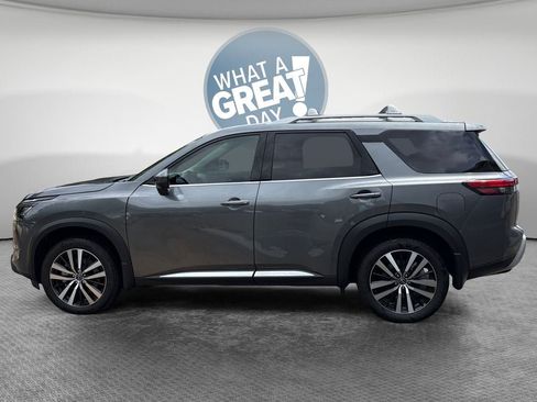 Used 2025 Nissan Pathfinder Platinum w/ Cargo Package FWD image 7