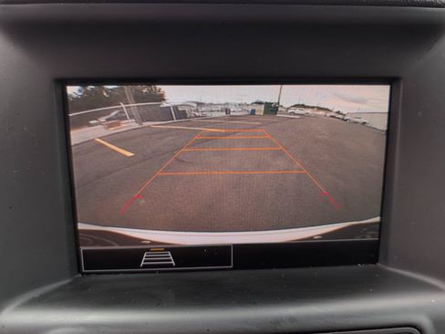 Used 2024 GMC Terrain SLE FWD image 18