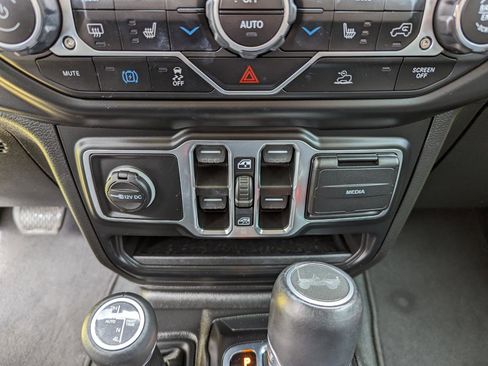 Used 2023 Jeep Wrangler Unlimited Sahara w/ Cold Weather Group AWD/4WD image 24