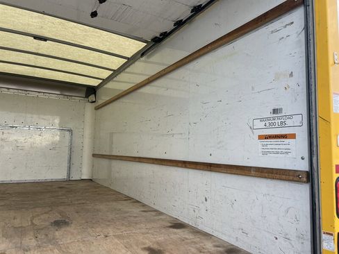 Used 2022 Ford E-350 and Econoline 350 Super Duty image 13