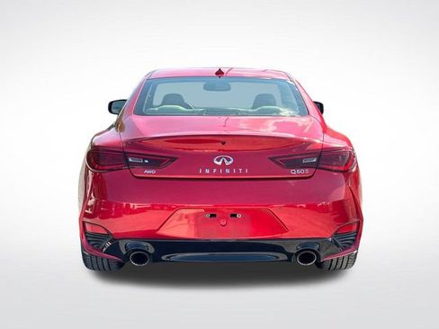 Used 2017 INFINITI Q60 Red Sport 400 AWD/4WD image 4