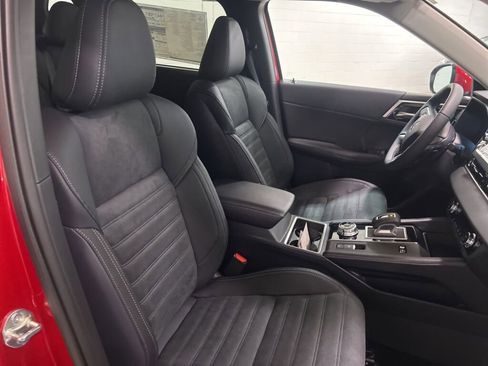 New 2025 Mitsubishi Outlander SE image 10
