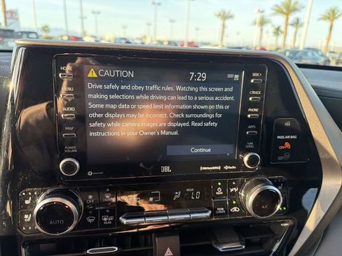 Used 2022 Toyota Highlander Limited image 17