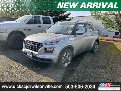 Used 2025 Hyundai Venue SEL FWD image 1