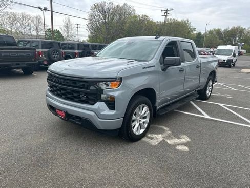 Used 2025 Chevrolet Silverado 1500 Custom w/ LPO, Dark Essentials Package AWD/4WD image 4