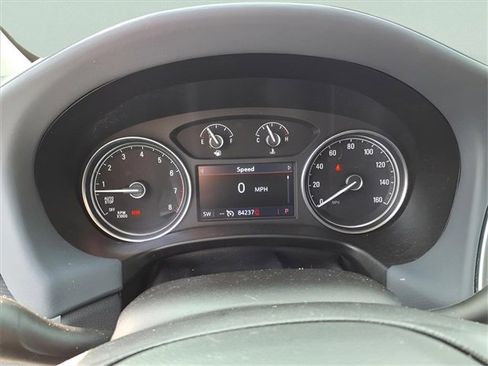 Used 2021 Buick Enclave Essence image 16